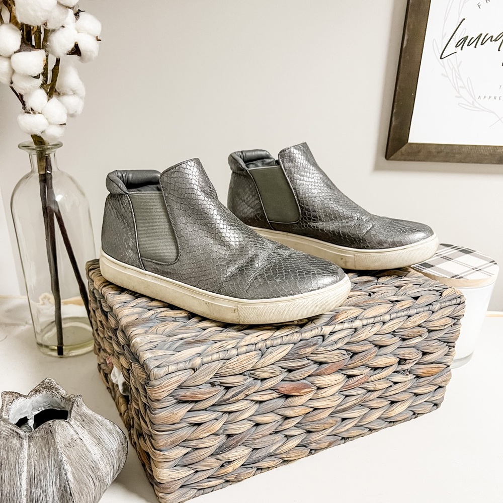 Coconuts By Matisse Harlan Silver Snake Skin Prin… - image 1